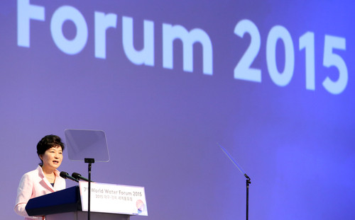 ▲ 박근혜 대통령이 12일 오후 대구 엑스코에서 열린 제7차세계물포럼 개회식에 참석해 환영사를 하고 있다.ⓒ물포럼 조직위 제공