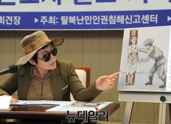 ▲ ▲탈북민 박정옥씨가 북한 보위부 수감시설에서 이뤄지고 있는 고문에 대해 증언하고 있다. ⓒ뉴데일리 정재훈 기자