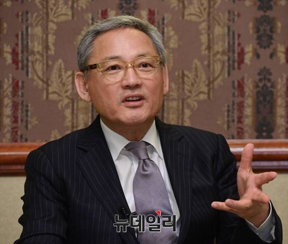 ▲ 유인촌 전 문화체육관광부 장관이 오는 5월 12일부터 31일까지 서울 예술의전당 CJ토월극장에서 열리는 셰익스피어의 로맨스극 '페리클레스'에서 극을 이끄는 해설자 '가우어'와 '늙은 페리클레스'를 맡아 1인 2역을 소화한다.