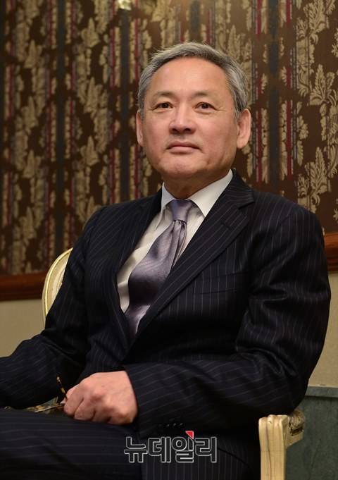 ▲ 유인촌 전 문화체육관광부 장관이 오는 5월 12일부터 31일까지 서울 예술의전당 CJ토월극장에서 열리는 셰익스피어의 로맨스극 '페리클레스'에서 극을 이끄는 해설자 '가우어'와 '늙은 페리클레스'를 맡아 1인 2역을 소화한다.