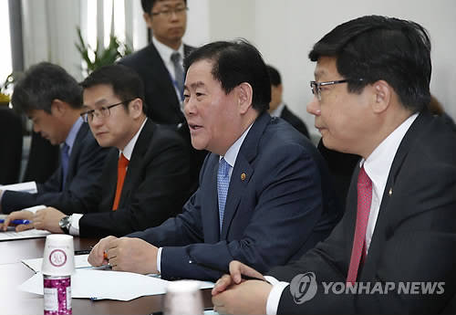 ▲ 최경환 부총리는 자산시장을 중심으로 경기지표가 나아지고 있다고 밝혔다ⓒ