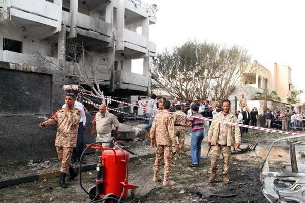 ▲ 지난 12일(현지시간) 한국대사관과 비슷한 시각 피습을 당한 모로코 대사관. 폭탄 테러가 있었지만 다행히 사상자는 없었다. ⓒ中시나닷컴 영문판 보도화면 캡쳐