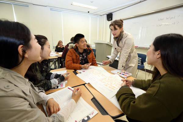 ▲ 계명대 국제사업센터에서 진행되고 있는 외국인 원어민 강사 수업장면.ⓒ계명대 제공