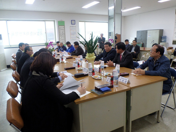 ▲ 중소기업청장, 영주 전통시장 상인 간담회 및 현장 투어ⓒ영주시 제공