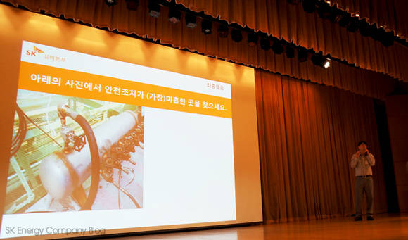 ▲ 울산CLX가 2011년부터 진행하고 있는 '안전 수다' 세이프티 토크. ⓒSK이노베이션