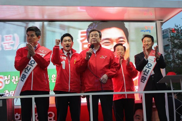 ▲ 새누리당 김무성 대표가 지난 17일 관악을에 출마한 오신환 후보에 대한 지원 유세를 벌이고 있다. ⓒ오신환 후보 페이스북