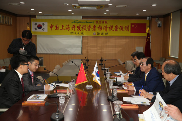 ▲ 청도군은 도소싸움축제 기간 중국 상하이 국신증권상해분공사 투자발전부 총감(천룬쩌우)을 초청했다.청도군 제공