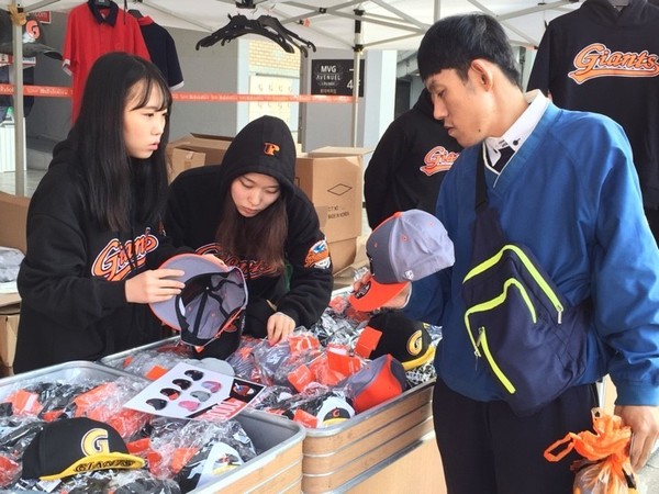 ▲ 지난11일 롯데-한화의 경기전 이벤트진행중인 롯데자이언츠ⓒ뉴데일리