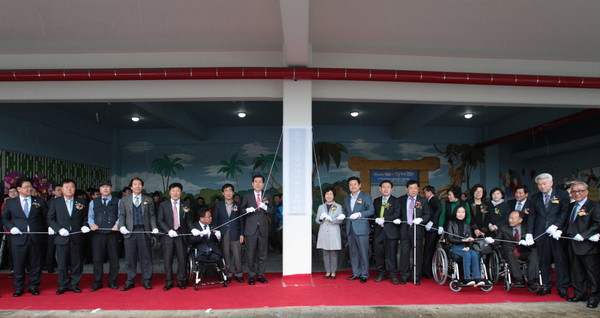 ▲ 경북 포항시는 20일 장애인의 날을 맞아 교통약자이동지원센터 개소식을 갖고, 교통약자 특별교통수단인 ‘동행콜’의 본격적인 운행에 들어갔다.ⓒ뉴데일리