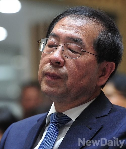 ▲ 성완종 전 의원의 자서전에 추천사를 직접 써주는 등 각별한 인연을 맺고 있었던 것으로 알려진 박원순 서울특별시장. ⓒ뉴데일리 사진DB