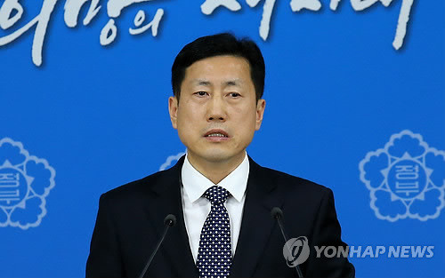 ▲ 고명석 국민안전처 대변인이 21일 오전 정부서울청사에서 세월호 선체 인양 결정안을 심의를 위한 중앙재난안전대책본부(중대본) 회의(22일) 개최를 발표하고 있다.  ⓒ 연합뉴스