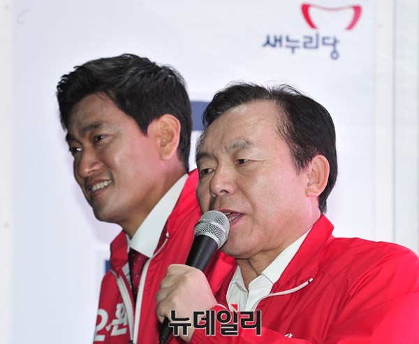 ▲ 새누리당 이인제 최고위원이 21일 지원 유세를 통해 관악을 보궐선거에 출마한 오신환 후보를 지지해달라고 호소하고 있다. ⓒ뉴데일리 이종현 기자