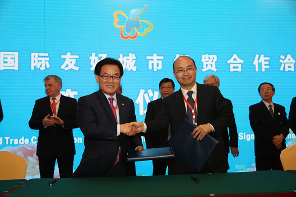 ▲ 칠곡군은 중국 하남성 제원시와 국제자매교류도시로서의 활발한 교류활동을 이어가기 위해 지난 21일 하남성 제원시를 방문해 공식적인 자매결연을 체결했다.ⓒ칠곡군 제공