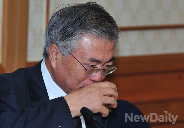 ▲ 盧 정권 시절, 성완종 전 경남기업 회장의 특별사면 의혹에 연루된 새정치민주연합 문재인 대표. ⓒ뉴데일리 DB