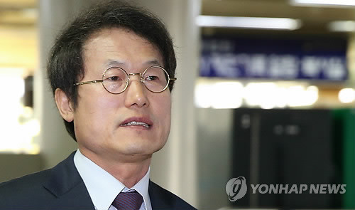 ▲ 지난해 6.4 지방선거 때 고승덕 후보의 미국 영주권 보유의혹을 제기했다가 기소된 조희연 서울시교육감이 21일 오전 서울 서초구 서초동 서울중앙지법에서 국민참여재판에 출석하기 위해 법정으로 향하고 있다. ⓒ 사진 연합뉴스