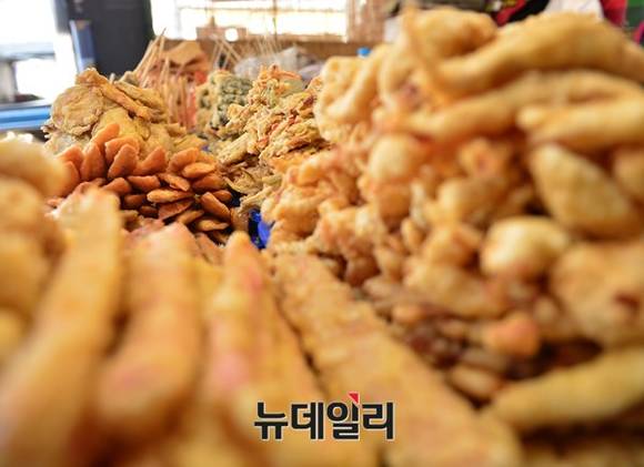 ▲ 남한산성시장입구분식의 다양한 튀김류. ⓒ 뉴데일리 정상윤