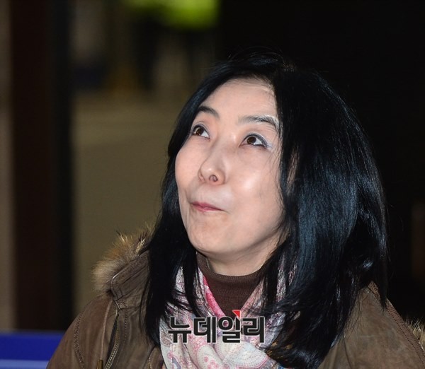 ▲ "웃흥~! 5년 있다가 오면 되지" 종북 콘서트 논란으로 추방당한 한국계 미국인 신은미 씨는 5년 뒤에 한국에 들어올 수 있다. ⓒ뉴데일리 DB