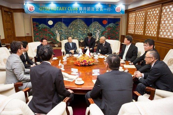 ▲ 구미시에 오쯔 로타리클럽 후지이 회장을 비롯한 일행은 구미시를 예방했다.ⓒ구미시 제공