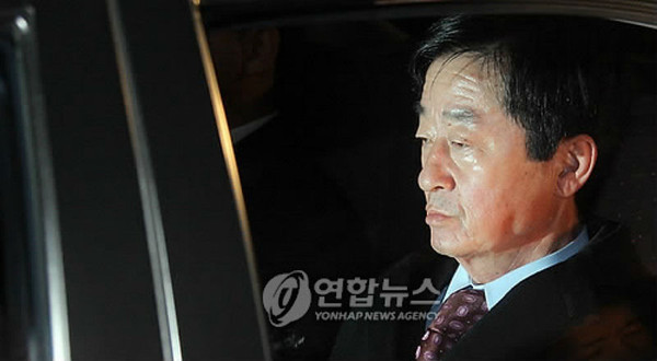▲ 지난 2008년 세종증권 매각에 개입해 금품을 받은 혐의로 구속되기 직전 노건평씨의 모습 ⓒ연합뉴스