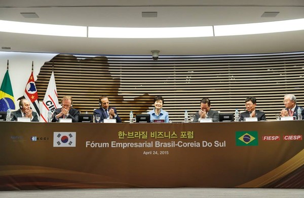 ▲ 한-브라질 비즈니스 포럼에 참석한 박근혜 대통령에 참석이 양국 간 경제협력 도약 방향을 제시하고 있다. ⓒ청와대 제공