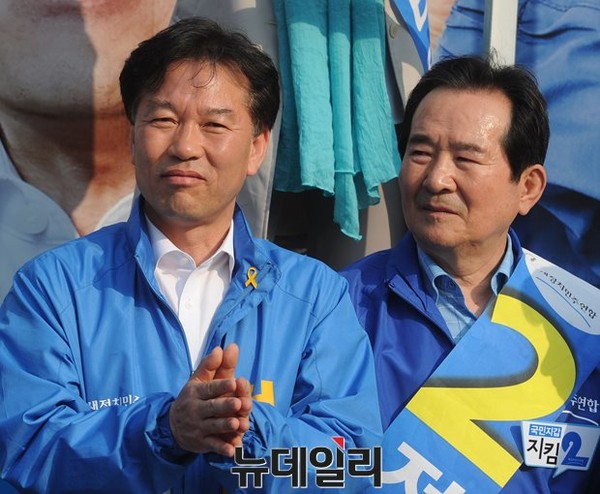 ▲ 새정치민주연합 정세균 전 대표가 26일 정태호 후보의 집중 유세에 함께 하고 있다. ⓒ뉴데일리 정재훈 기자