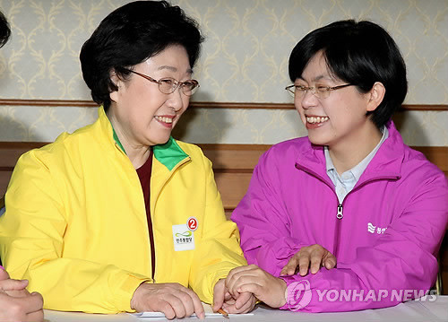 ▲ 지난 2012년 3월 10일, 민주통합당(현 새정치민주연합) 한명숙 대표와 통합진보당 이정희 대표가 총선 후보자 단일화를 담은 공동정책합의문을 발표했다.ⓒ연합뉴스