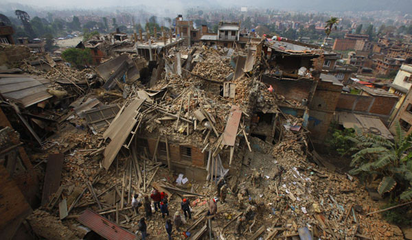 지진으로 무너진 건물들. 한국에서 대지진이 일어나면 남의 일이 아니게 된다. ⓒ인도 쿼츠 관련보도 화면캡쳐