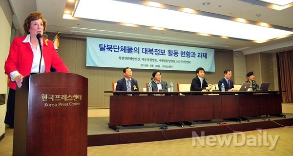 ▲ 지난해 4월 한국프레스센터에서 열린 제 11회 북한자유주간 세미나 모습. 수잔 숄티 북한자유연합 대표(왼쪽)가 발언하고 있다. ⓒ뉴데일리DB