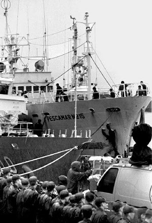 ▲ 1996년 8월 31일 부산 북외항에 도착한 페스카마15호의 사진.-조선일보DB