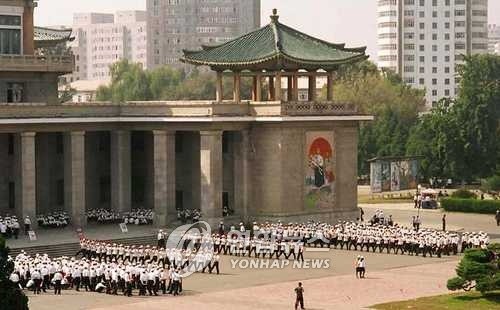 ▲ 평양의 어느 대학생들.