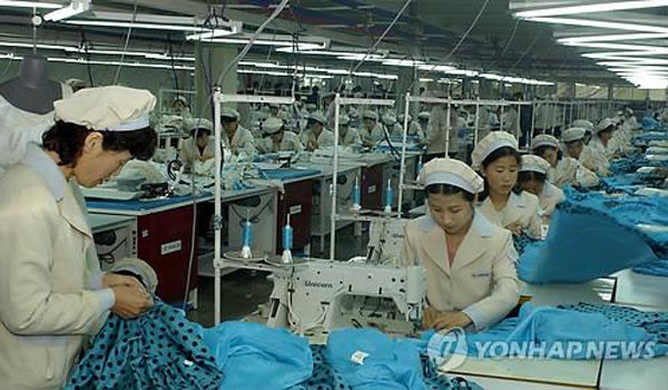 ▲ 개성공단에서 근무하는 북한 근로자들의 모습. ⓒ연합뉴스. 무단전재 및 재배포 금지.
