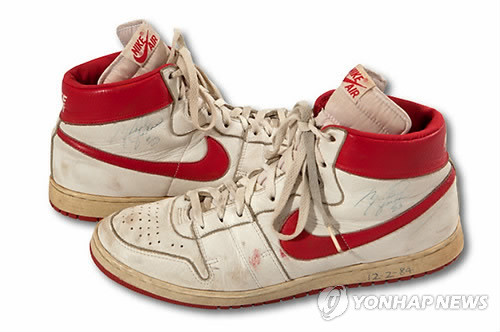 ▲ 마이클 조던이 1984년 신었던 농구화.ⓒ연합뉴스