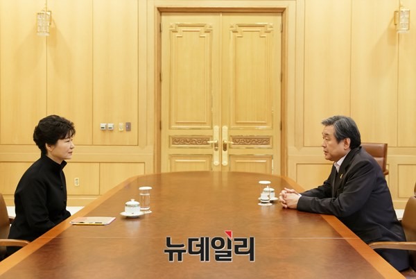 ▲ 박근혜 대통령과 김무성 새누리당 대표가 독대한 모습. ⓒ 뉴데일리