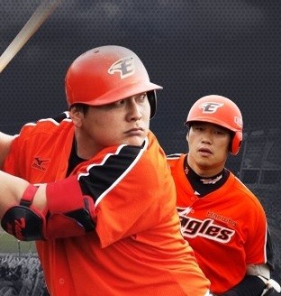 ▲ 김태균 선수와 최진행 선수(오른쪽).ⓒ한화 이글스