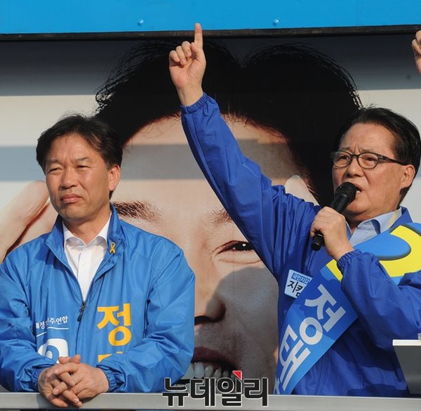 ▲ 지난 4월 26일 새정치민주연합 박지원 전 원내대표가 지지호소 연설을 하고 있다. ⓒ뉴데일리 정재훈 기자