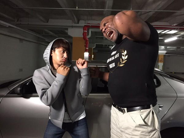 ▲ 배우 손호준과 '비스트' 밥 샙ⓒ로드FC 제공