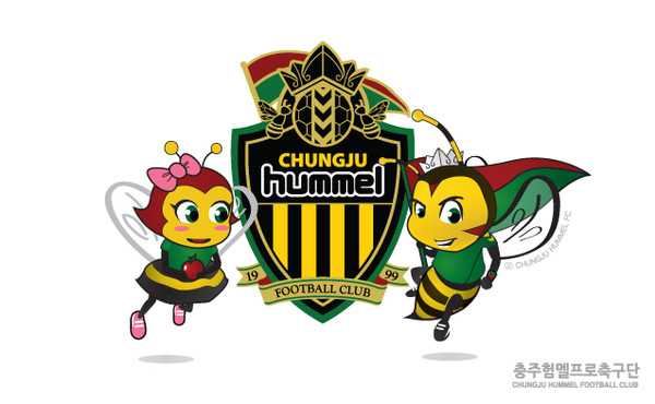 ▲ 충주 험멜 프로축구단 마스코트와 엠블럼.ⓒ충주 험멜 프로축구단