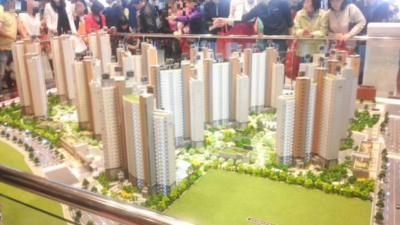 ▲ 이 단지는 지하2층 지상30층, 14개 동, 전용74∼99㎡, 총 1581가구로 조성된다. 단지 모형도의 모습.ⓒ뉴데일리경제