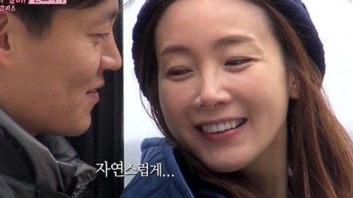 자연스러운 표정을 짓고 있는 이서진 최지우. tvN 방송캡처