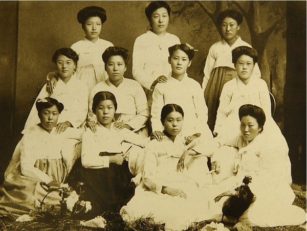 ▲ 1910년대 '사진 결혼'으로 하와이에 이민간 '사진 신부'들. 하와이 여성독립운동의 주인공들이 되었다.