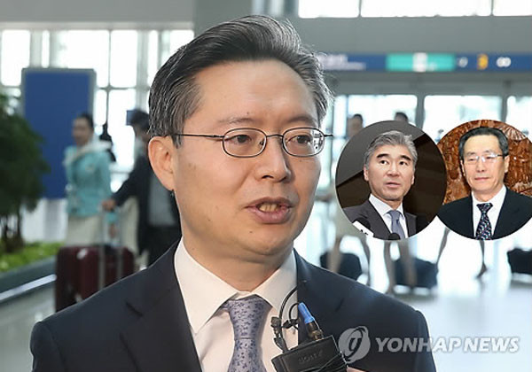 ▲ 4일 출국하는 황준국 외교부 한반도 평화교섭본부장. 원 속은 성 김 美6자회담 수석대표와 우다웨이 中6자회담 수석대표. ⓒ연합뉴스. 무단전재 및 재배포 금지.