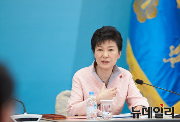 ▲ 박근혜 대통령이 2015년 4월 5주차 지지율 조사에서 39.4%를 기록하면서 40%대를 눈 앞에 두고 있다. ⓒ뉴데일리 사진 DB