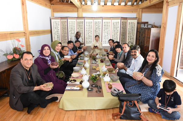 ▲ 다례체험 모습ⓒ문경시 제공