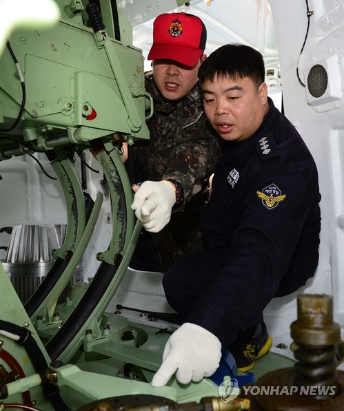 ▲ 국민안전처 해양경비안전본부는 해군정비창 직원들을 대상으로 6일부터 8일까지 3일간 부산 해양경비안전정비창에서  50톤급 주기관(독일 엔진제조사 MTU制) 총분해 수리 기술이전을 실시할 계획이라고 4일 밝혔다. ⓒ 사진 연합뉴스