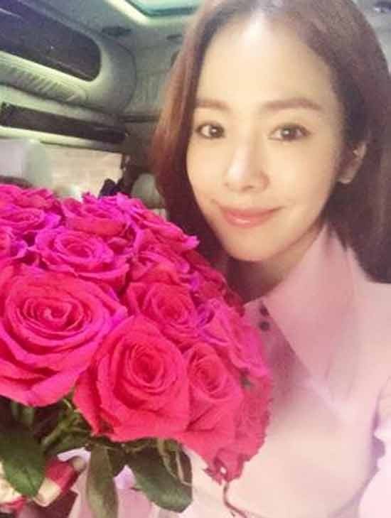 ▲ 밝게 웃는 모습의 한지민, 출처 한지민 인스타그램