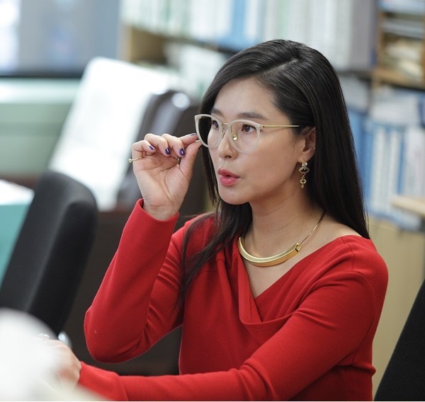 ▲ 지적인 모습의 예지원 ⓒKBS2 제공