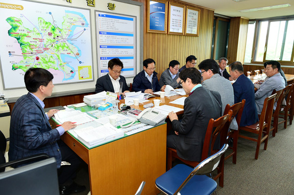 ▲ 고령군은 2차 2016년 국비확보 보고회 개최하고 추진 상황을 점검했다.ⓒ고령군 제공