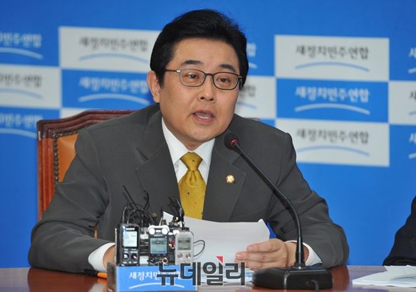 ▲ 어버이날을 법정공휴일로 지정할 것을 촉구하고 나선 새정치민주연합 전병헌 최고위원. ⓒ뉴데일리 이종현 기자