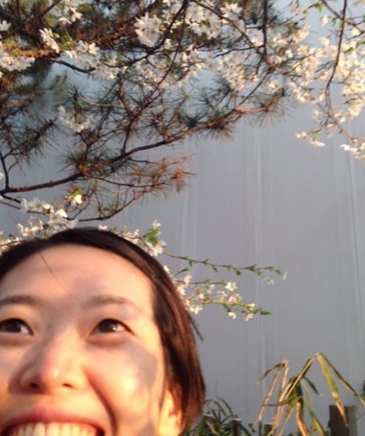 ▲ 사진작가인 하시시박 아버지가 하시시박을 찍은 사진에서 그가 활짝 웃고 있다ⓒ 하시시박 sns 캡처