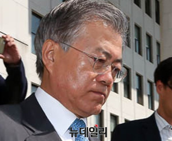 ▲ 당의 공조직을 무시한 채 비선 라인의 정무적 판단에 의존하고 있는 것이 아니냐는 의문에 직면한 새정치민주연합 문재인 대표. ⓒ뉴데일리 이종현 기자